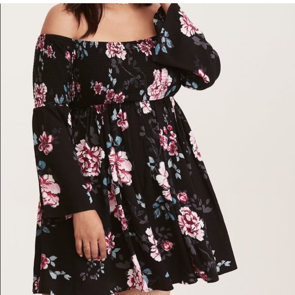 Torrid off the shoulder Smocked dress size 1 used